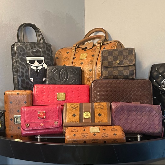 Low Start Mystery Wallet higher the bid the better wallet designer & Luxury - Picture 3 of 16